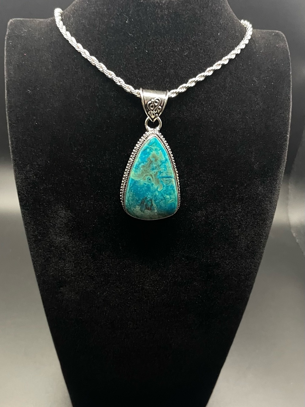 Massive approx 38mmLx 22mmw. 925 sterling silver Chrysocolla pendant. 16.56 g - Picture 9 of 9